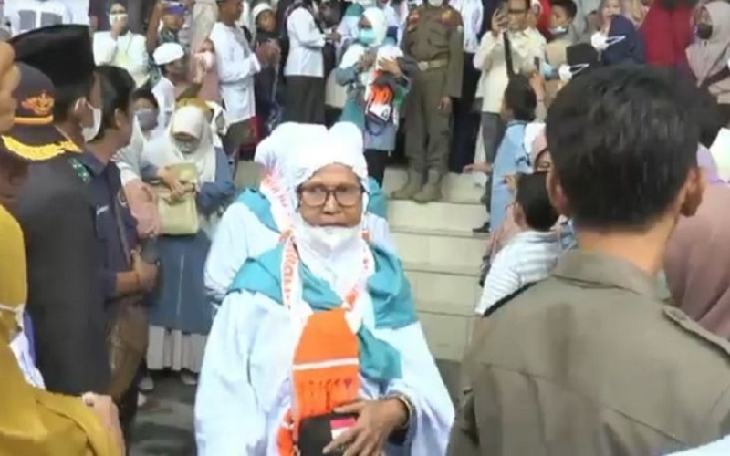 Tangis Haru Iringi Pelepasan 106 Calon Jemaah Haji Prabumulih 