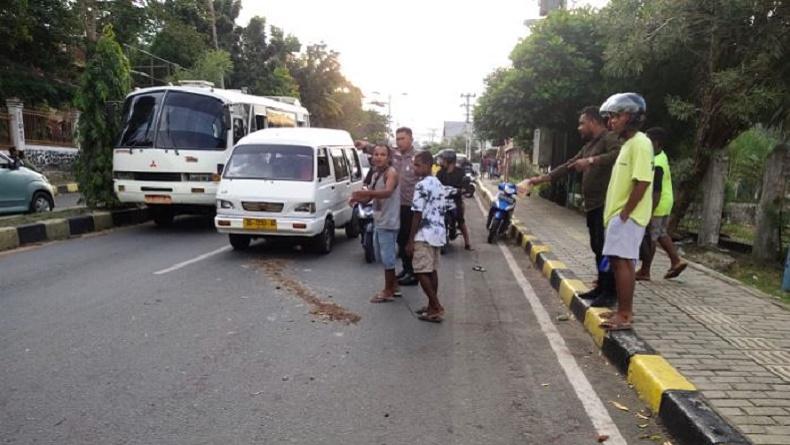 Kecelakaan Beruntun Minibus Tabrak 2 Motor di Jayapura, 1 Orang Tewas