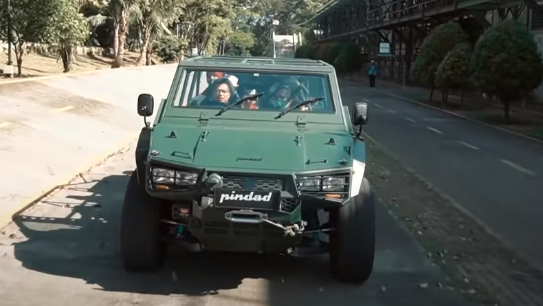 Inilah Orang Sipil Pertama yang Diperbolehkan Beli Mobil Maung Pindad