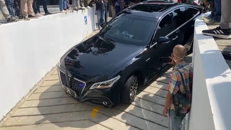 Tjahjo Kumolo Meninggal, Risma hingga Mahfud MD Datangi RS Abdi Waluyo