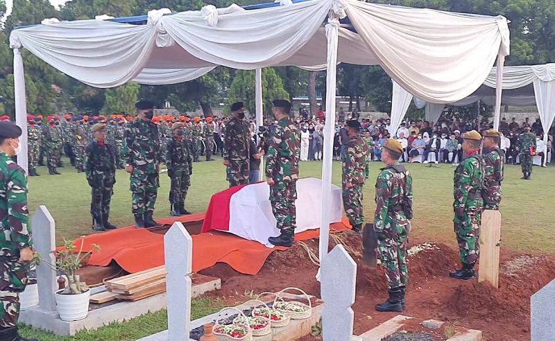 Disambut Letupan Salvo, Begini Suasana Pemakaman Tjahjo Kumolo di TMP Kalibata