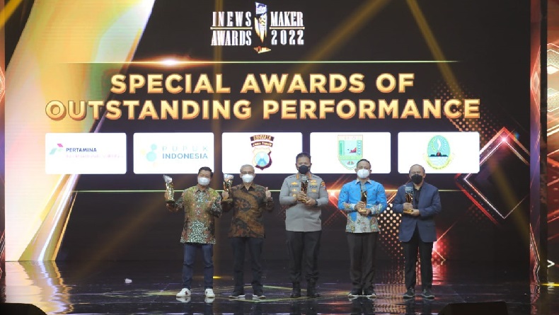 Keren, Gubernur Jabar Ridwan Kamil Raih Penghargaan iNews Maker 2022