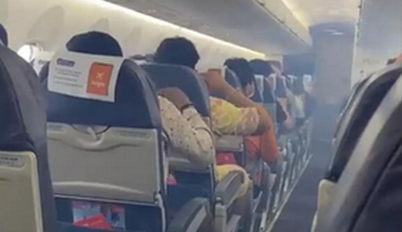 Bikin Panik Penumpang, Pesawat Dipenuhi Asap Mendarat Darurat