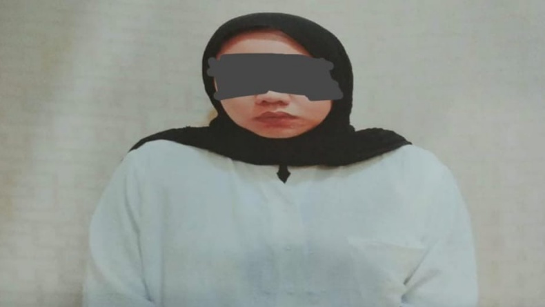 Gelapkan Uang Hasil Jualan 65 Ponsel, Perempuan Berhijab Ini Ditangkap Polisi
