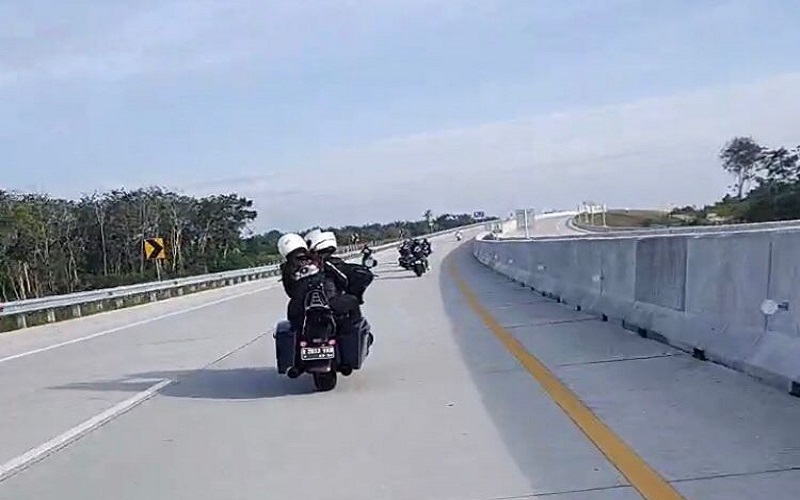 Moge Tak Boleh Lewat Jalan Tol kecuali Polisi Bertugas