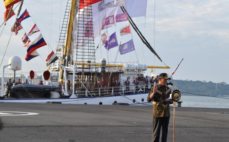 Sambut KRI Dewaruci yang Berlayar 30 Hari Telusuri Jalur Rempah, Menko PMK: Tunjukkan Hebatnya Nenek Moyang Kita