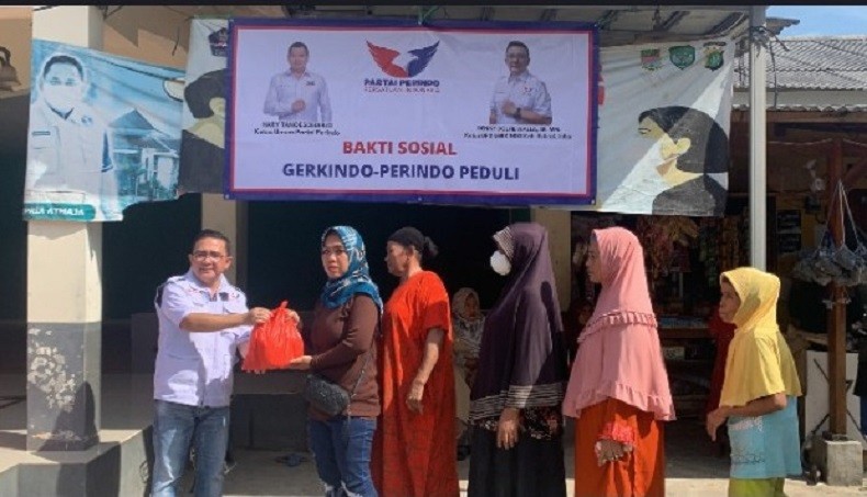Bantuan Sembako dari Gerkindo, Warga Desa Cibatu Cikarang Akui Sangat Terbantu
