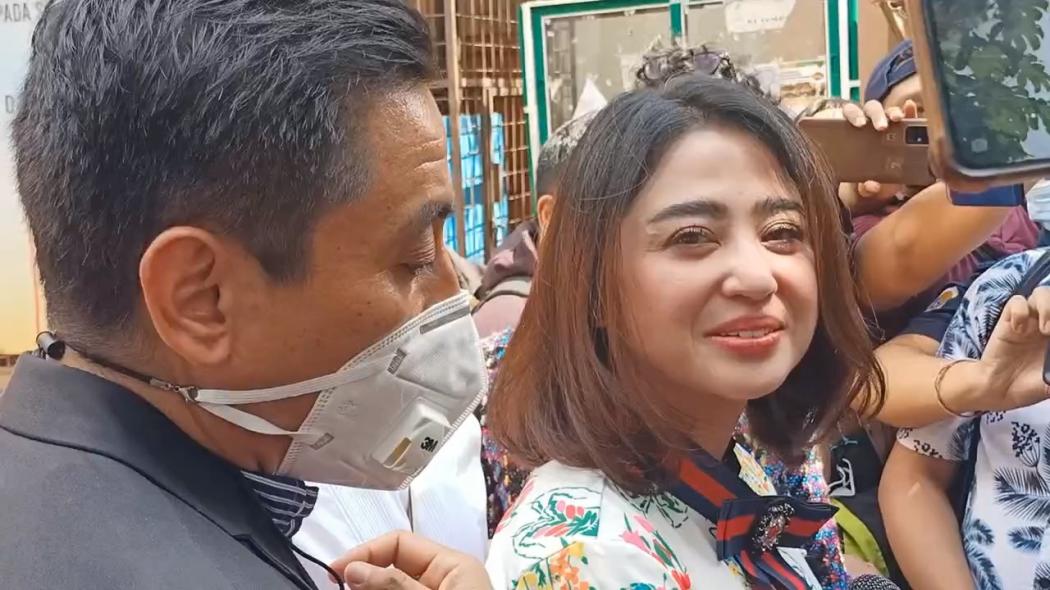 Masih Menyimpan Rasa Sayang, Angga Wijaya Nangis saat Jalani Mediasi dengan Dewi Perssik