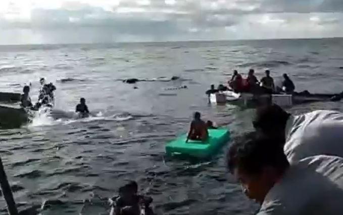 KM Sarijaya Tenggelam di Konawe Selatan, 15 ABK 4 Jam Terapung di Laut