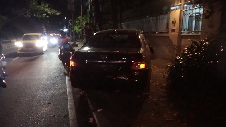 Tabrak Belasan Kendaraan, Pengemudi Mobil Bersenpi Ternyata DPO Penyekapan dan Pemerasan