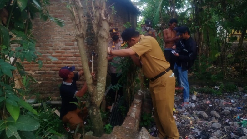 Heboh, Sumur Bor Milik Warga Bangodua Indramayu Keluarkan Cairan Mirip Solar