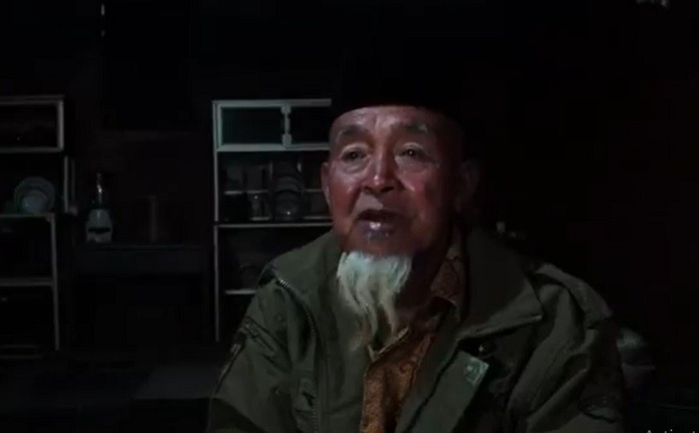 Sosok Mbah Kerto Viral Beli Mobil Pajero Cash, Usia 103 Tahun Masih Kuat Macul Tiap Hari