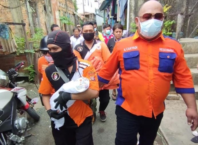 Ibu Muda di Samarinda Melahirkan dalam Pos Ronda, Bayi Meninggal setelah Keluar