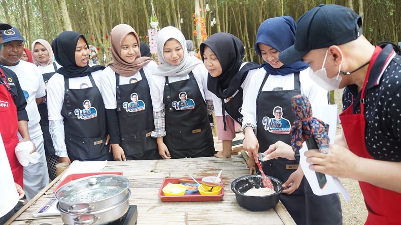 Dapat Pelatihan Kuliner Dimsum, Emak-Emak Karawang Ingin Sandiaga Uno Jadi Presiden