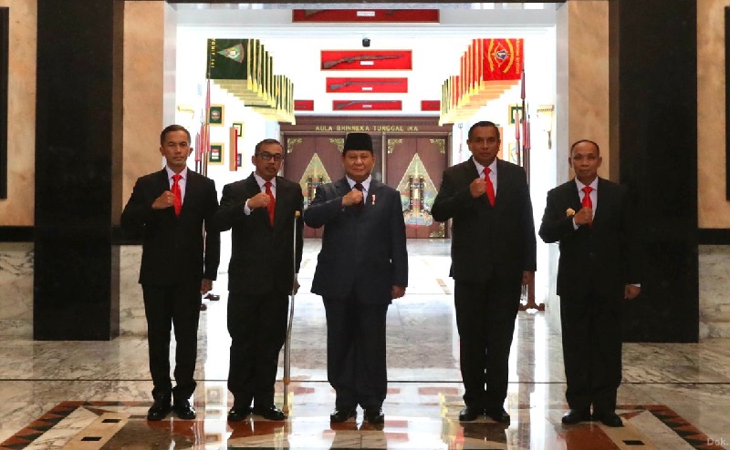 Sertijab Irjen Kemhan dan Staf Ahli, Prabowo: Berikan yang Terbaik bagi Bangsa dan Negara