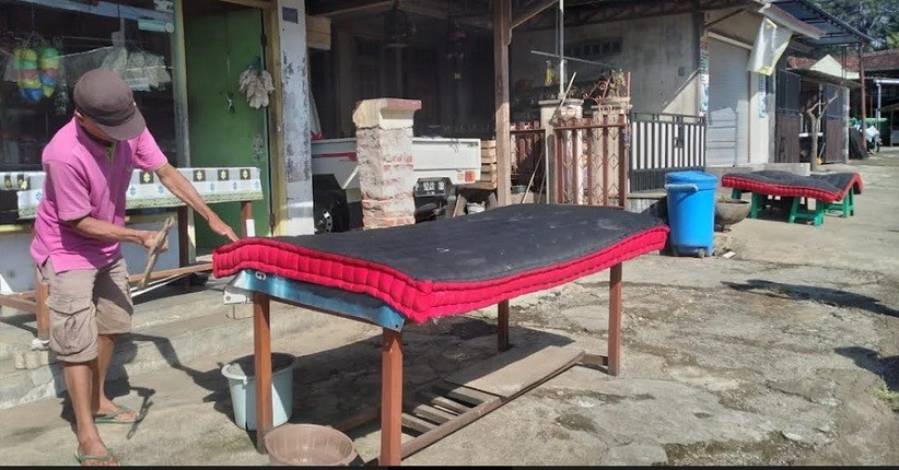 Warga Banyuwangi Ramai-Ramai Jemur Kasur Jelang Idul Adha, Tenyata karena Hal Ini