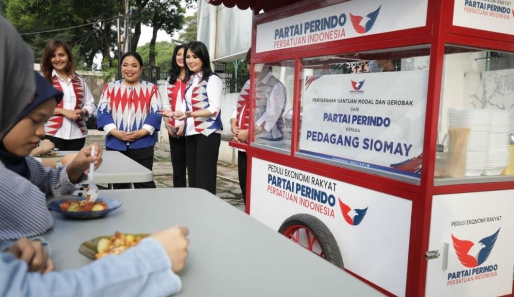 Direktur DEEP Indonesia: Bantuan Gerobak Perindo Tepis Parpol Dekati Masyarakat Hanya Jelang Pemilu