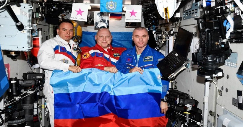 Kosmonot Pegang Bendera Luhansk di ISS, NASA Kecam Rusia Gunakan Stasiun untuk Tujuan Politik