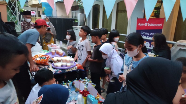 Bazar Makanan dan Jajanan di Lembang KBB, Anak-anak Bayar dengan Baca Hafalan Alquran