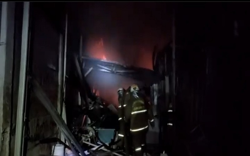 Lapak Barang Bekas di Jakarta Timur Terbakar, Diduga Korsleting Listrik