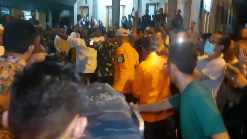 Jenazah 3 Korban Terseret Ombak di Pangandaran Dimakamkan, Tangis Keluarga Pecah