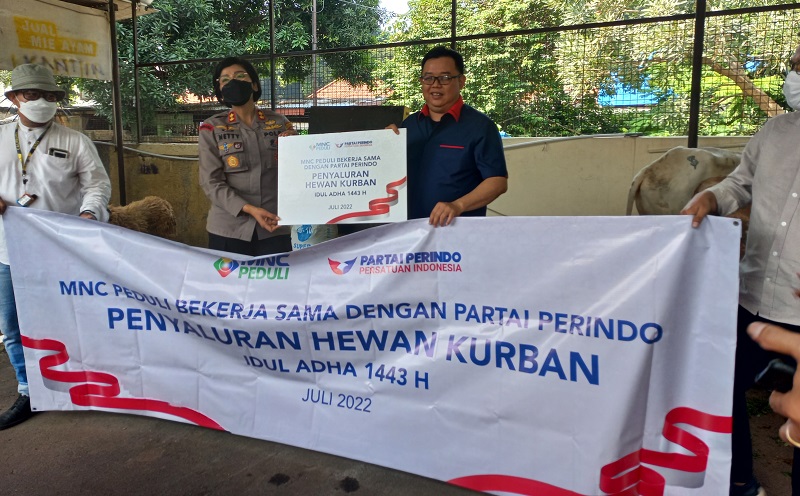 Semarak Idul Adha, MNC Peduli dan Partai Perindo Salurkan Hewan Kurban Sapi ke Polsek Menteng