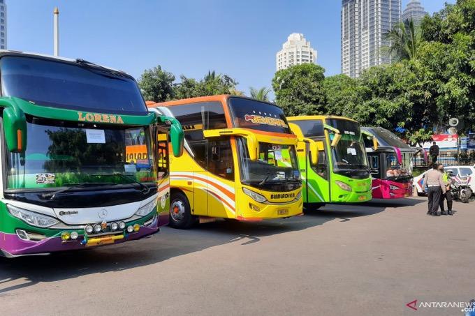 Kenapa Bus Dipasang Nama Sesuai dengan Julukan Pengemudi yang Pegang