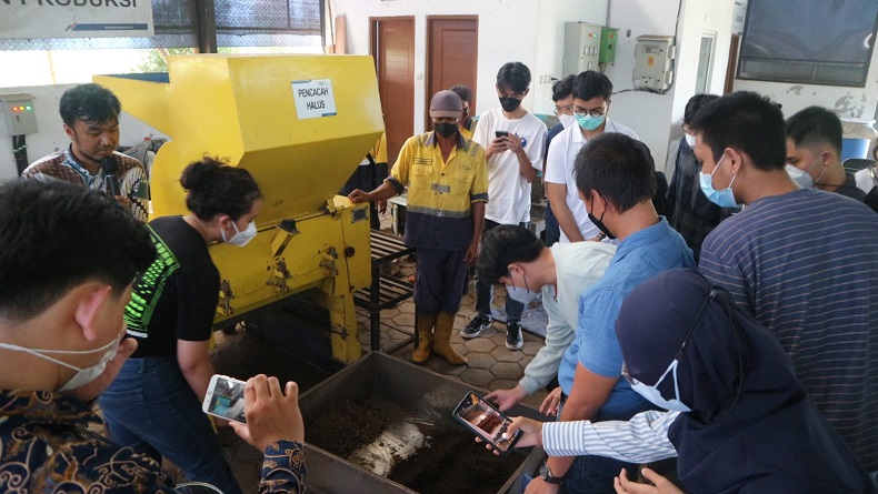 Mahasiswa ITB dan University of Manchester Teliti Eceng Gondok di Sungai Citarum