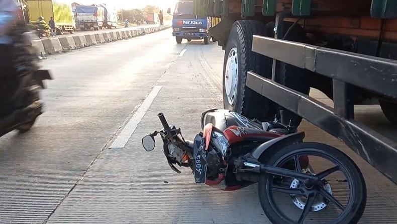 Kecelakaan di Jalur Pantura Kendal, Pengendara Motor Tewas Tergencet
