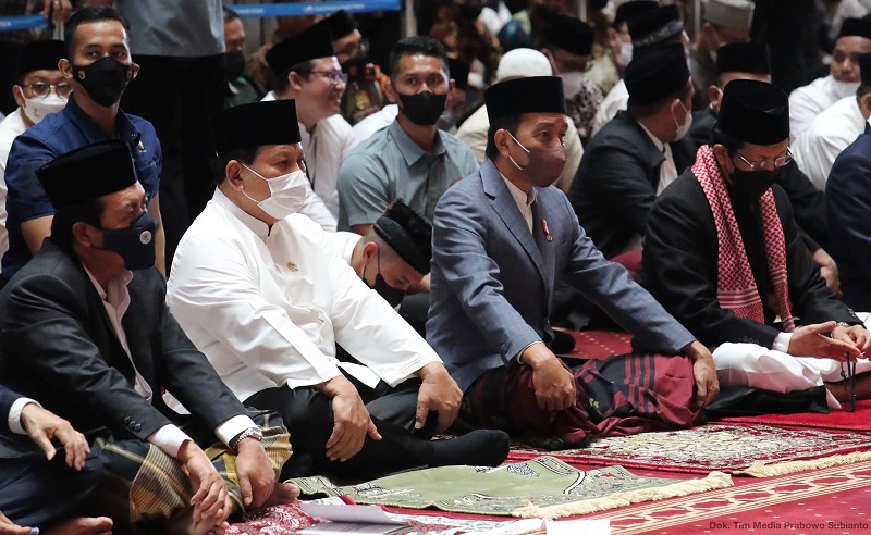 Momen Kedekatan Prabowo dan Jokowi saat Salat Idul Adha Bersama di Masjid Istiqlal