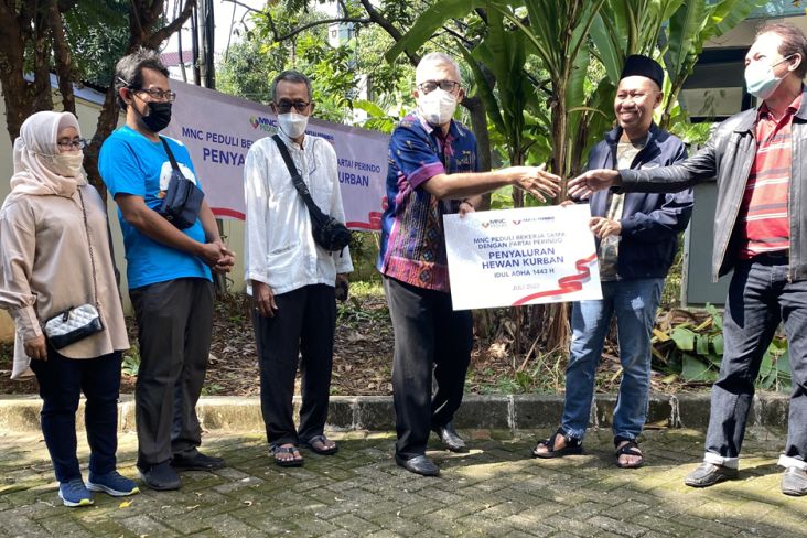   Salurkan Hewan Kurban ke Warga Rawa Barat, Partai Perindo: Dipastikan Bebas PMK