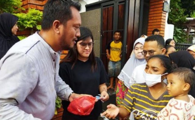 Perindo Bagi-Bagi Daging Kurban, Warga: Semoga Tahun Depan Dapat Lagi