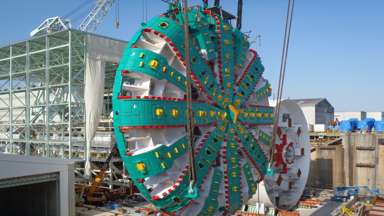 5 Mesin Raksasa yang Mempermudah Kerja Manusia, Ada yang Disimpan di Terowongan Perancis - Swiss