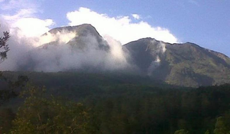  Misteri 3 Puncak Gunung Lawu, Ada Tempat Meditasi hingga Sumber Mata Air bagi Pendaki