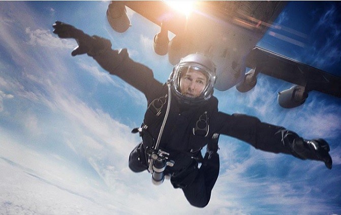 Anti Stuntman, Ini Deretan Aksi Berbahaya Tom Cruise saat Main Film