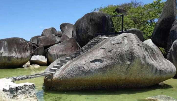 Pesona Keindahan Pantai Batu Alif, Surga Tersembunyi di Lampung