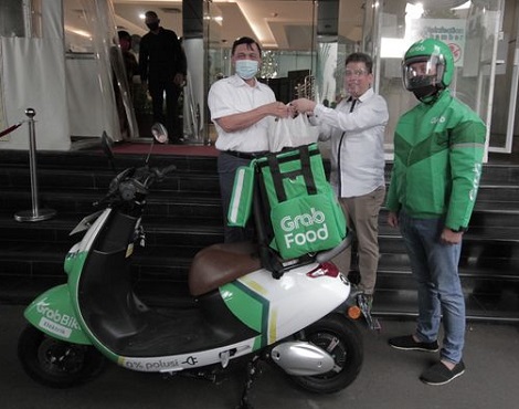 Resmikan Grab Electric, Menko Luhut: Ayah Saya Sopir Bus  