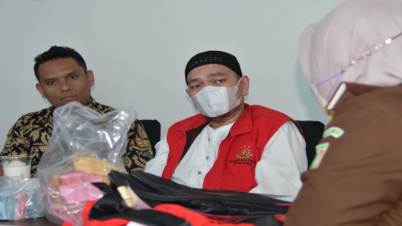 Kejati Jabar Limpahkan Barang Bukti Korupsi Auditor BPK terkait Laporan Keuangan Dinkes Bekasi
