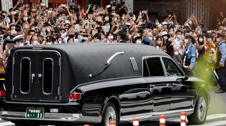 Ribuan Warga Jepang Padati Trotoar Beri Penghormatan Terakhir untuk Shinzo Abe