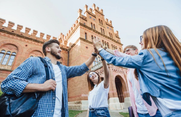 7 Universitas Paling Banyak Melahirkan Orang Kaya di Dunia dan Indonesia