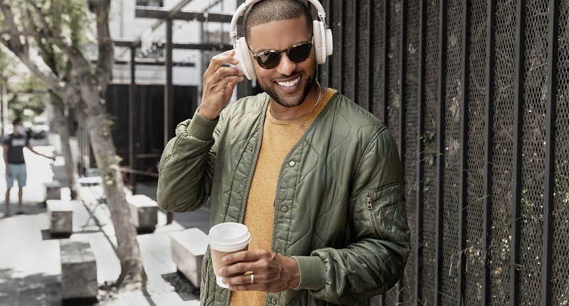 Ketahui 5 Barang Wajib Dibawa saat Travelling, Ada Headphone hingga Alat Kesehatan 