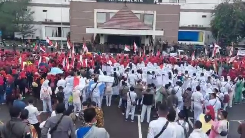 Ribuan Nakes Honorer Geruduk Kantor Bupati Tasikmalaya, Tuntut Diangkat Jadi PPPK
