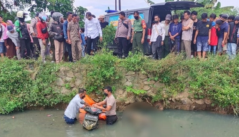 Heboh Warga Tangerang Temukan Mayat Pria dan Motor Mengambang di Kali Rajeg 