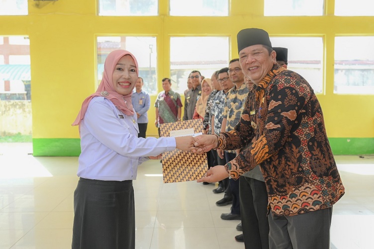 Wali Kota Irsan Serahkan SK Pengangkatan kepada 220 PPPK Guru 