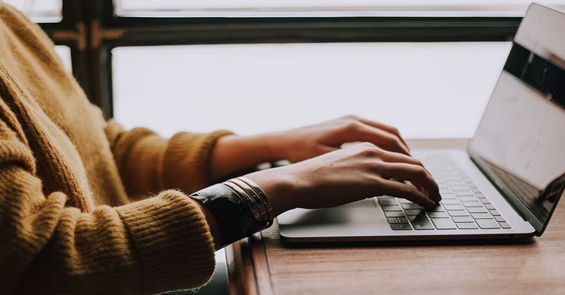 Perkembangan Era Digital Menimbulkan Tantangan Budaya