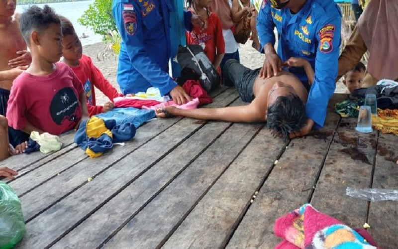 Aksi Heroik Polisi Evakuasi Pengunjung Pantai Sesak Napas, Sigap dengar Teriakan Tolong