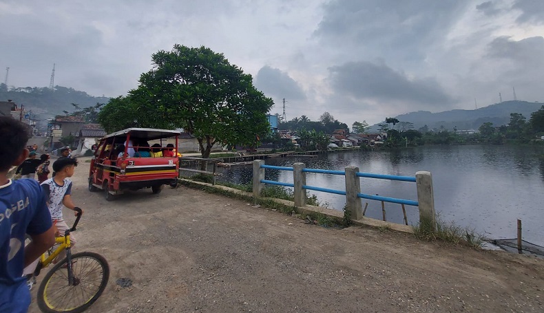 Situ Ciburuy Tercemar dan Bau Menyengat, DLH KBB Periksa Sampel Air