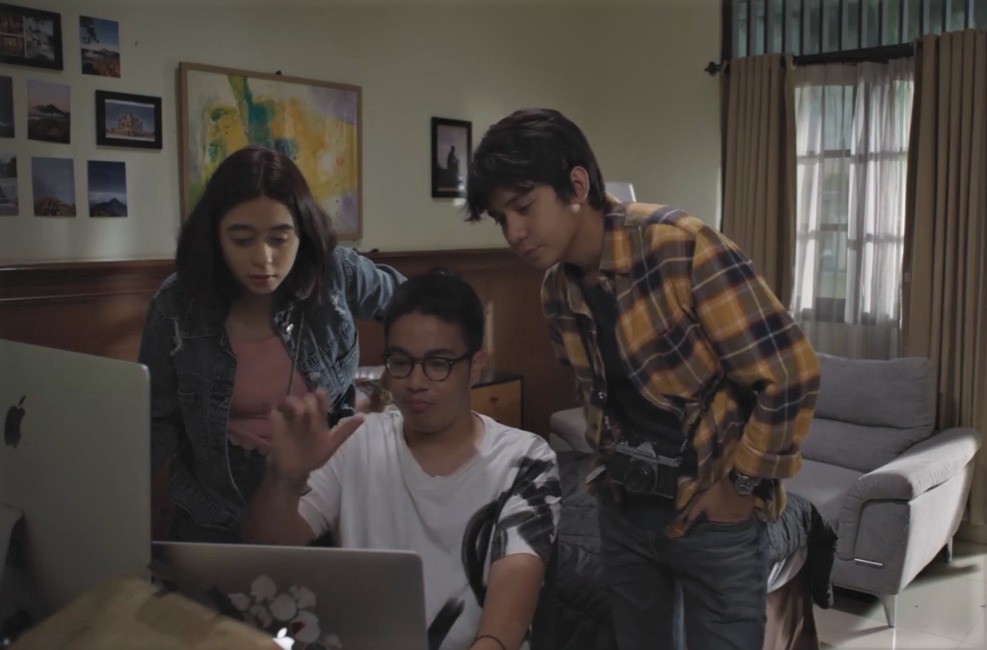 Vision+ Originals Cinta Di Balik Awan Episode 2, Rencana Santet Dimulai