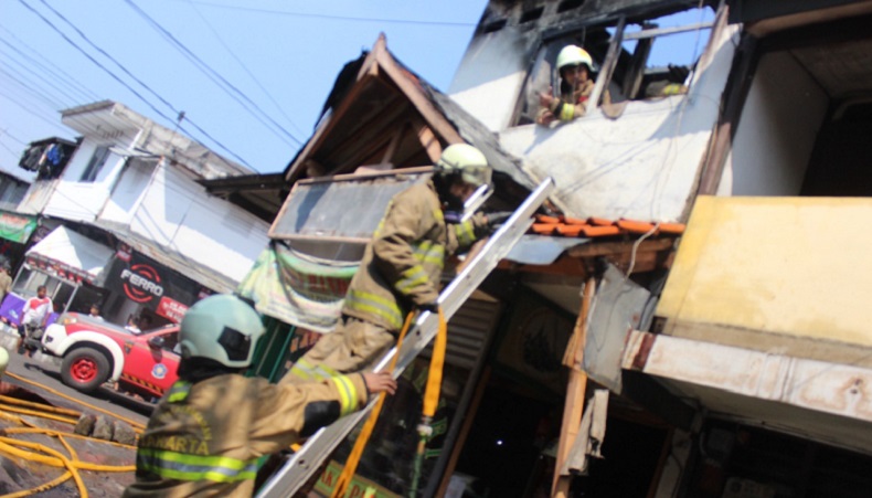 Rumah Makan Padang di Jatinegara Terbakar, Satu Orang Terluka