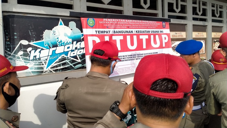 Satpol PP Indramayu Tutup Kedai Syifa Coffee Shop and Karaoke di Widasari